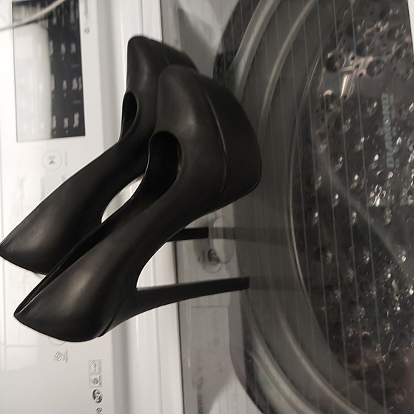 Black Platform Pumps - Picture 3 of 7